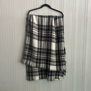 Black and white wide checkered scarf